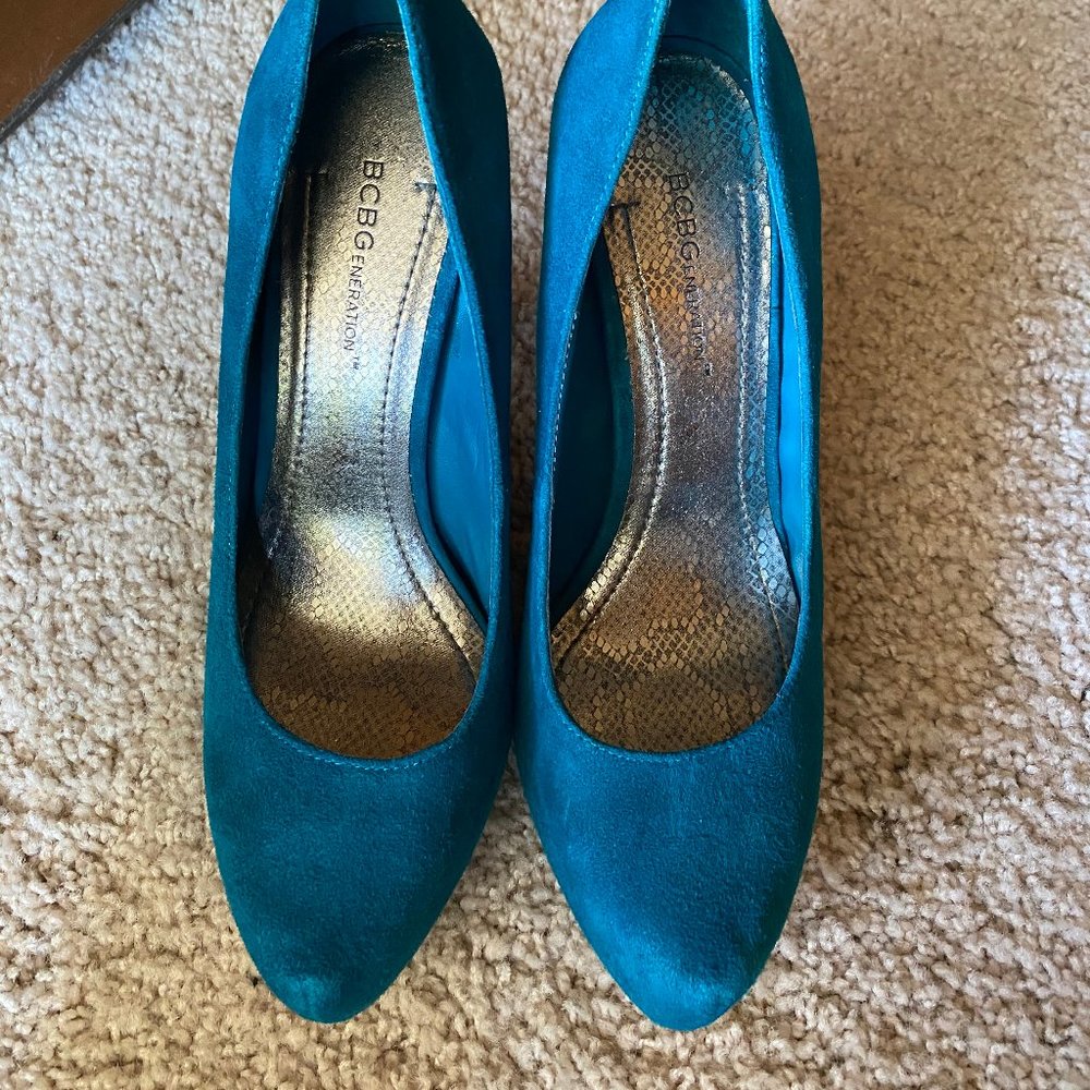 BCBGeneration Parade Platform Pumps. - Picture 4 of 7